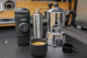 best camping espresso makers machines 300x200 - طرز تهیه قهوه اسپرسو با موکاپات